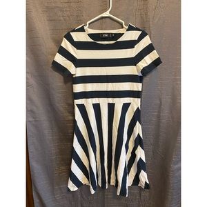 Short sleeves blue and white dress